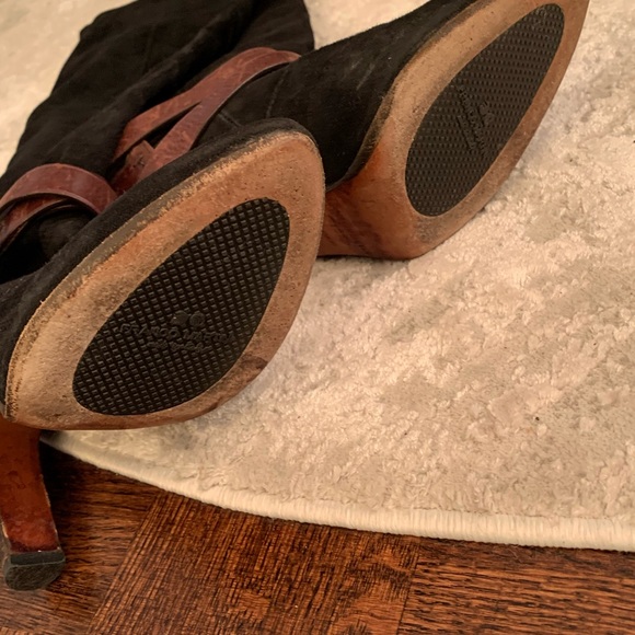 Luxurious Suede tall boots - Picture 8 of 8